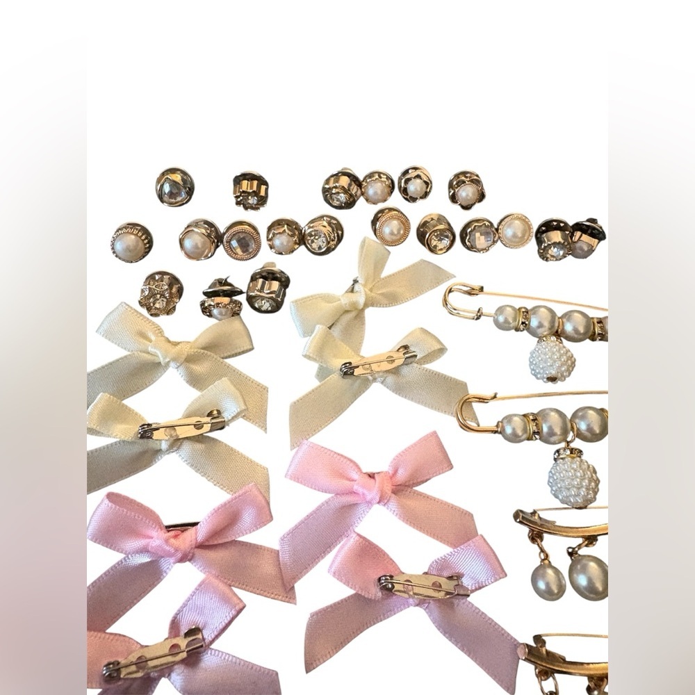 Set of 40 Shoe and Sock Pins with Rhinestones, Bows and Faux Pearls - Picture 5 of 10